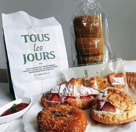 tous les jours bakery & cafe photos